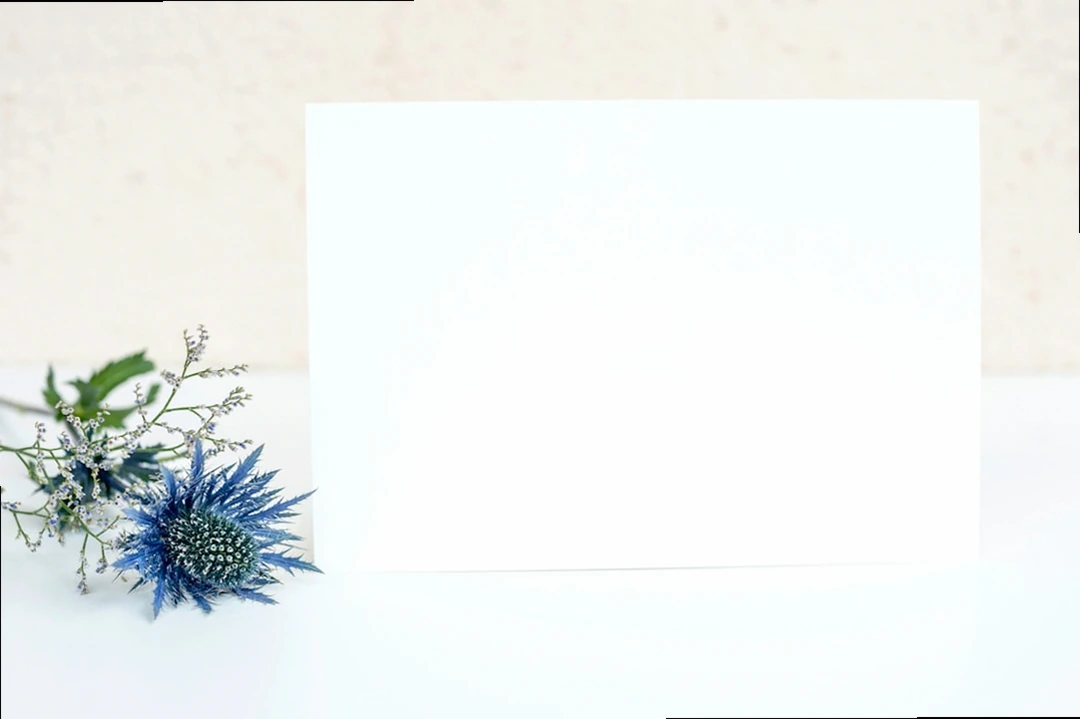 정성스럽게 카드를 꾸미는 모습 - 2026 새해 인사말