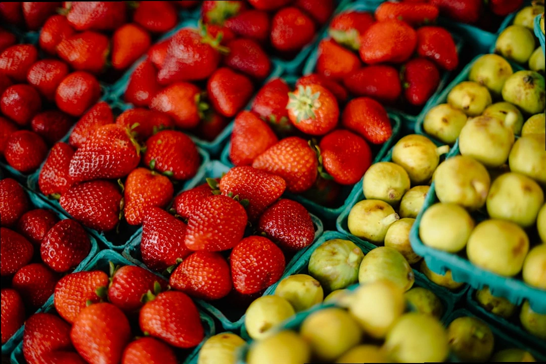 베리류와 색깔 채소가 포함된 항염 식재료 사진